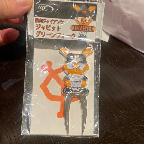 Brand new Yomiuri Giants Golf Divot Tool - Picture 2 of 4
